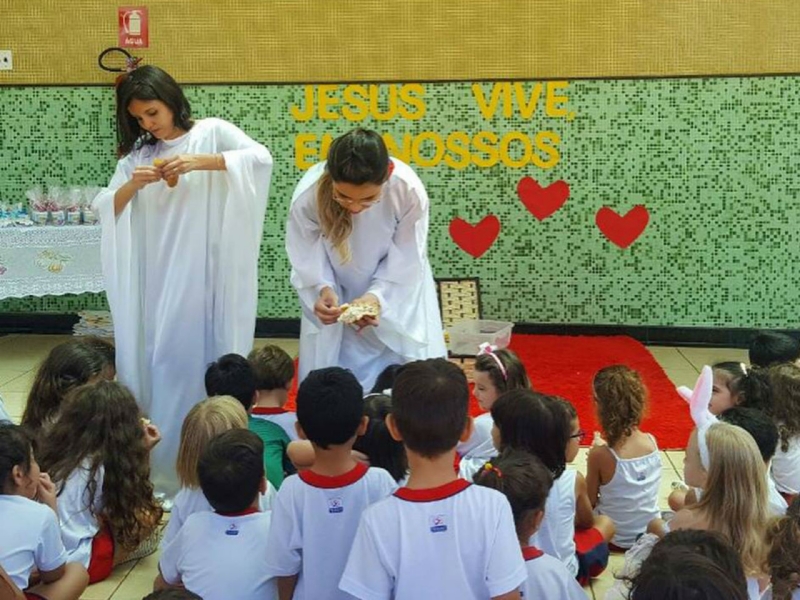 Depois de ceiar com seus discípulos, Jesus demonstrou a todos HUMILDADE